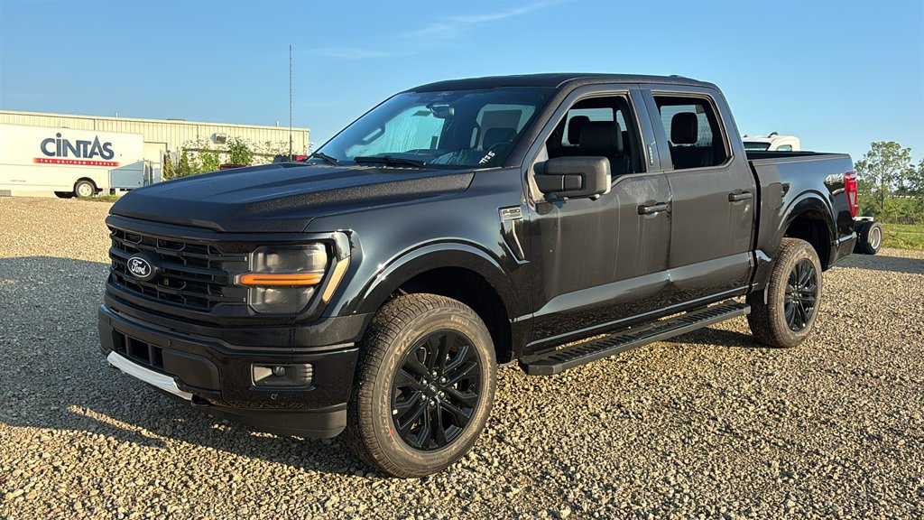 New 2026 Agate Black Metallic Ford XLT image 2