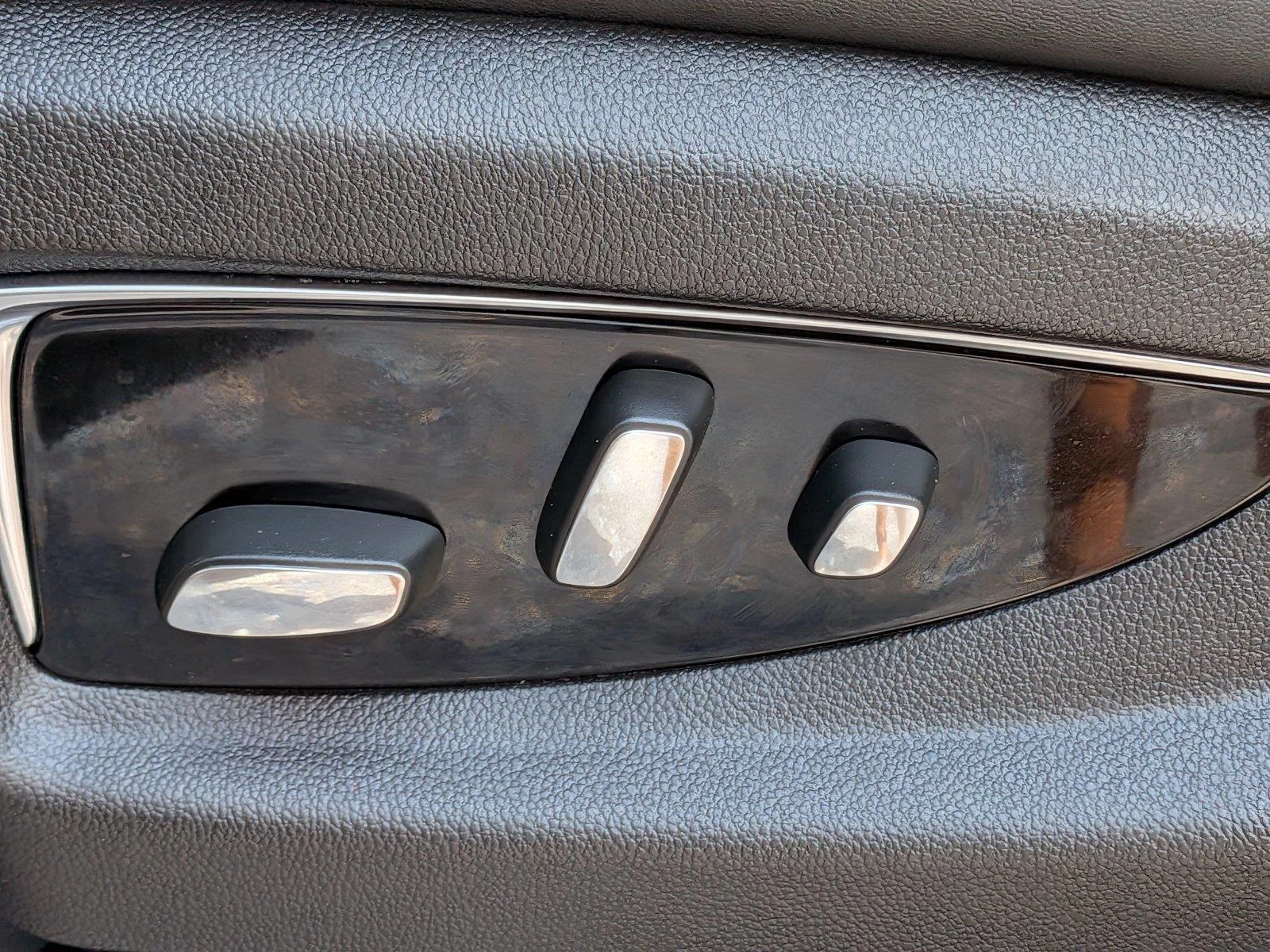 Used 2018 Gray Cadillac Luxury image 24