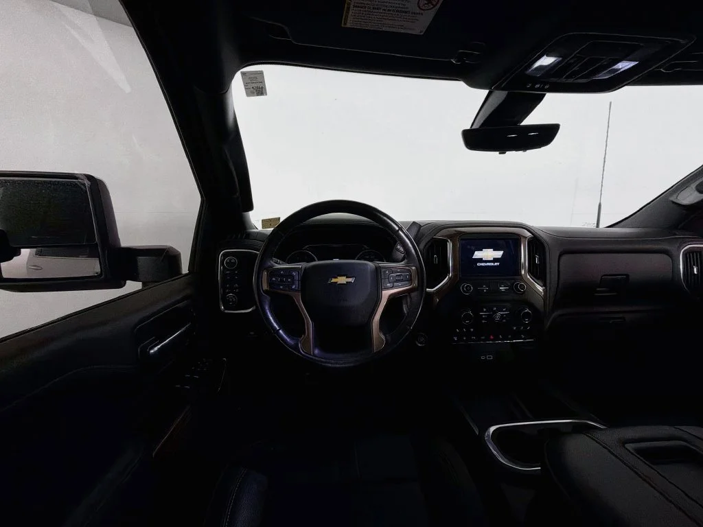 Used 2022 White Chevrolet High Country image 21