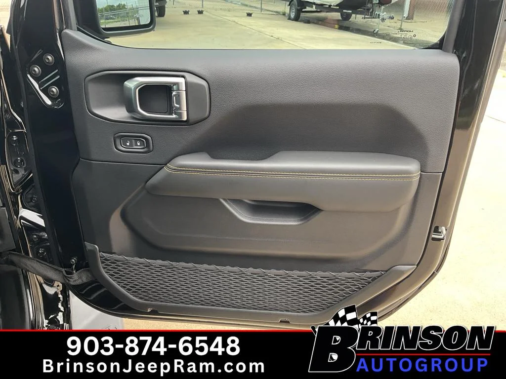 Used 2025 Black Clearcoat Jeep High Tide image 20