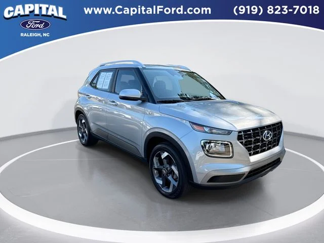 Used 2025 Silver Hyundai SEL image 2