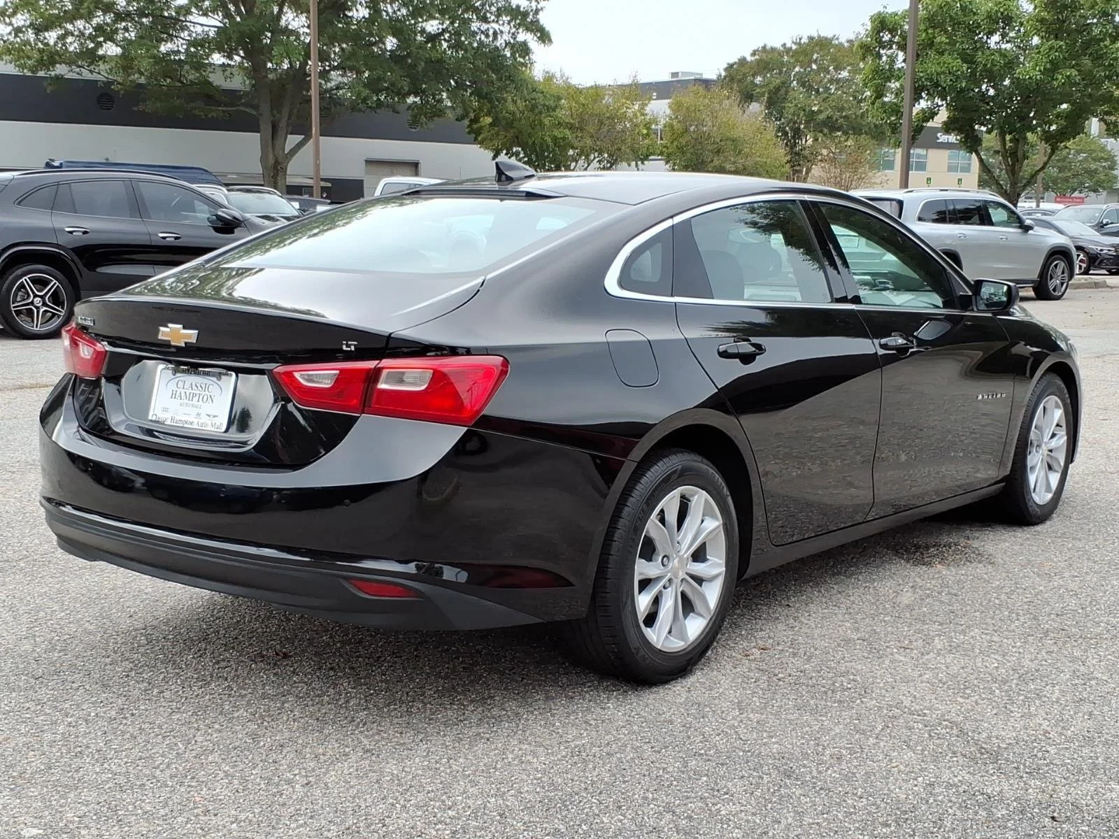 Used 2025 Mosaic Black Metallic Chevrolet LT image 8
