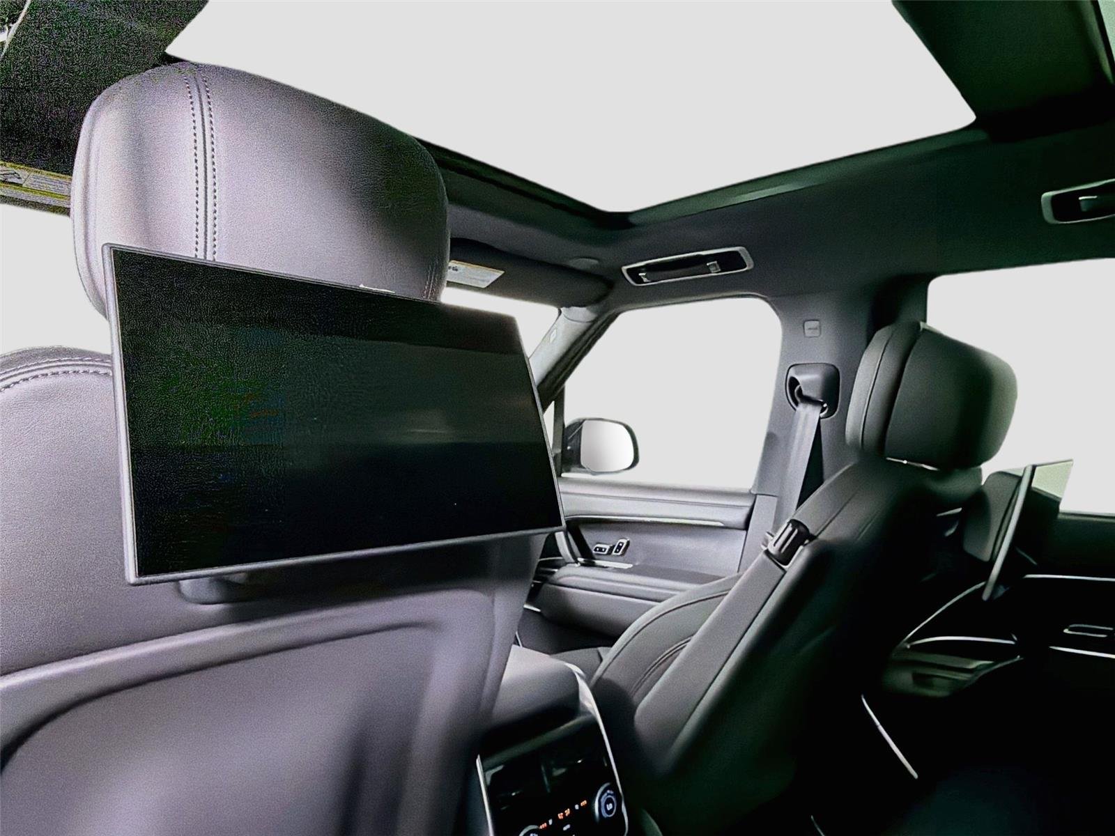 2025 Land Rover Range Rover SE - Photo 24