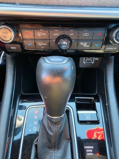 Used 2023 Silver Jeep Latitude image 19