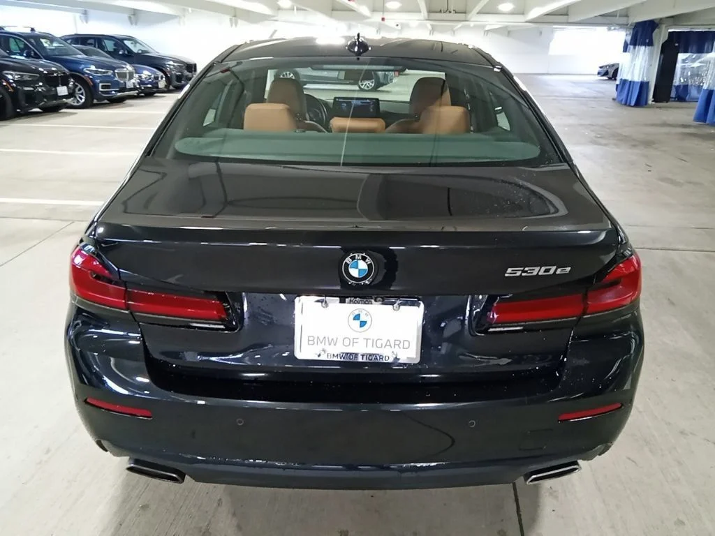 Used 2021 Black Sapphire Metallic BMW 530e iPerformance image 6