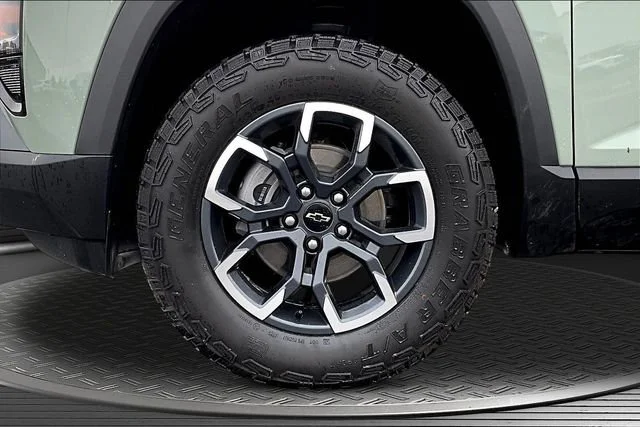 New 2026 Cacti Green Chevrolet ACTIV image 13