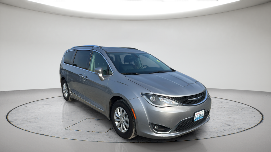 Used 2018 Silver Chrysler Touring L image 1