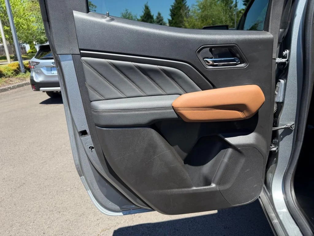 Used 2024 Sterling Metallic GMC AT4 image 30
