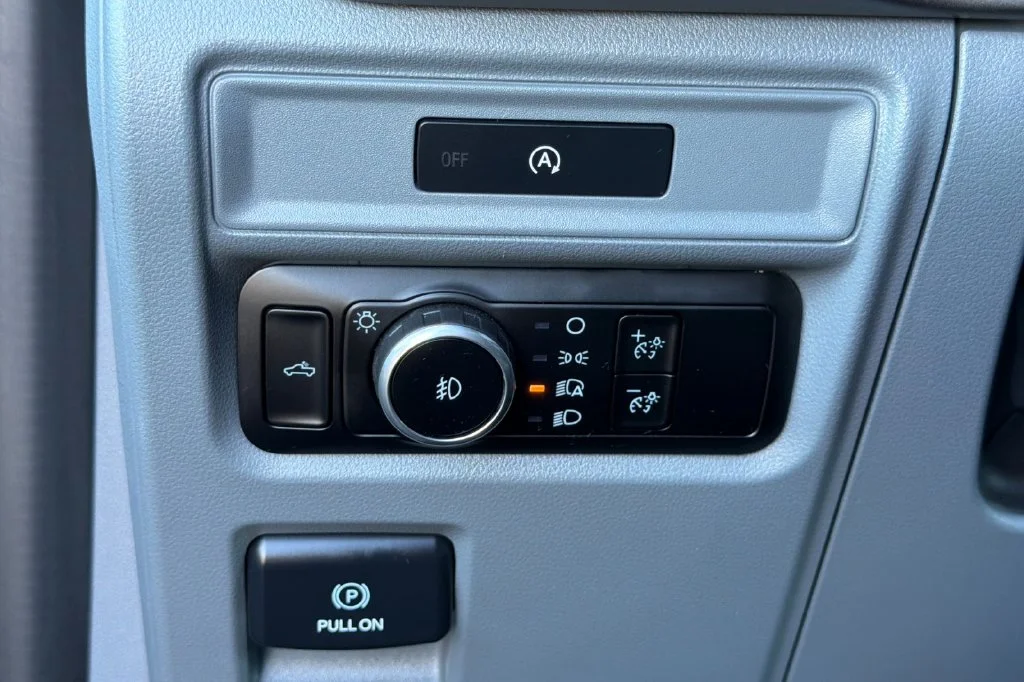 Used 2025 Silver Metallic Ford XLT image 31