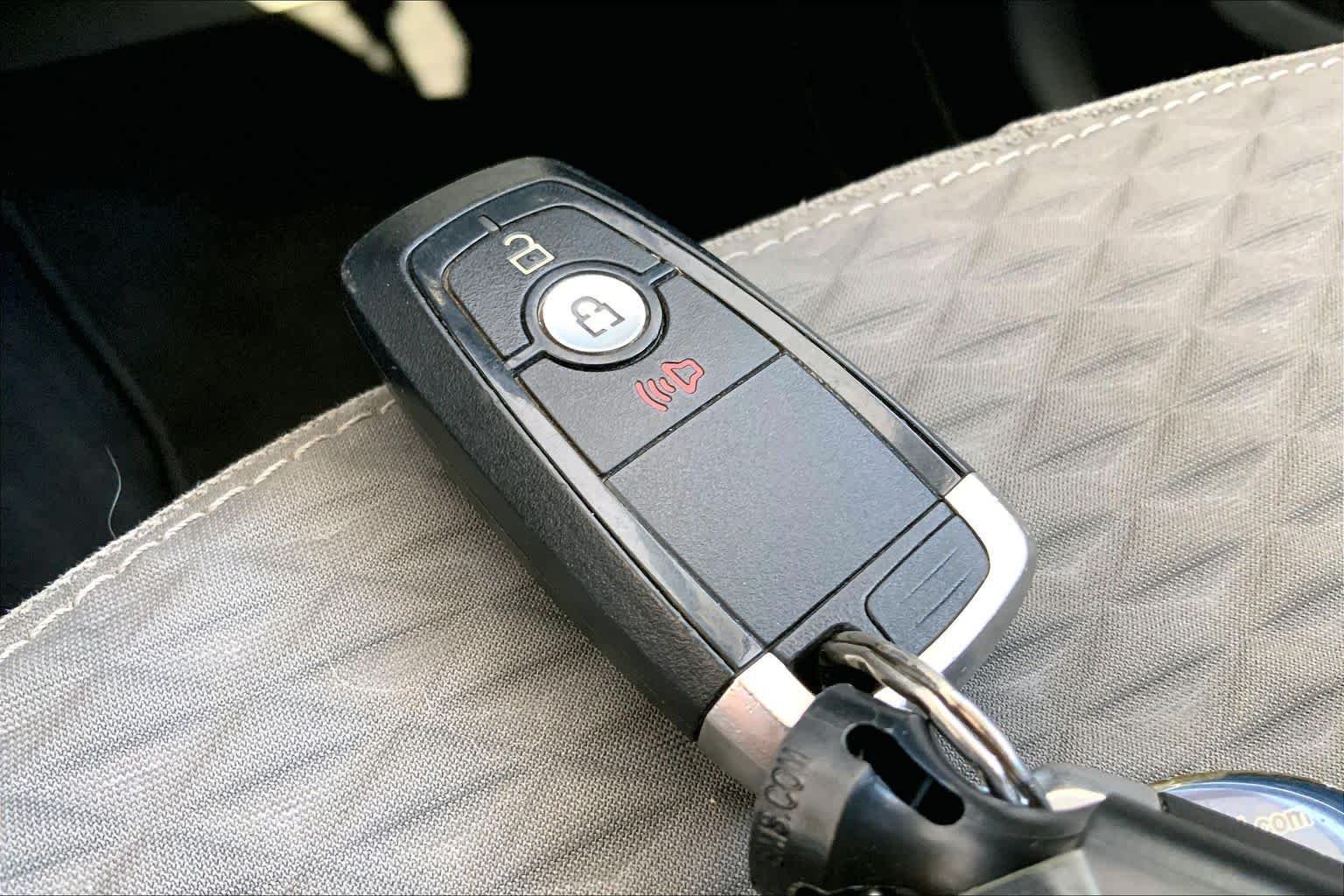Used 2020 Ingot Silver Metallic Ford SE image 15