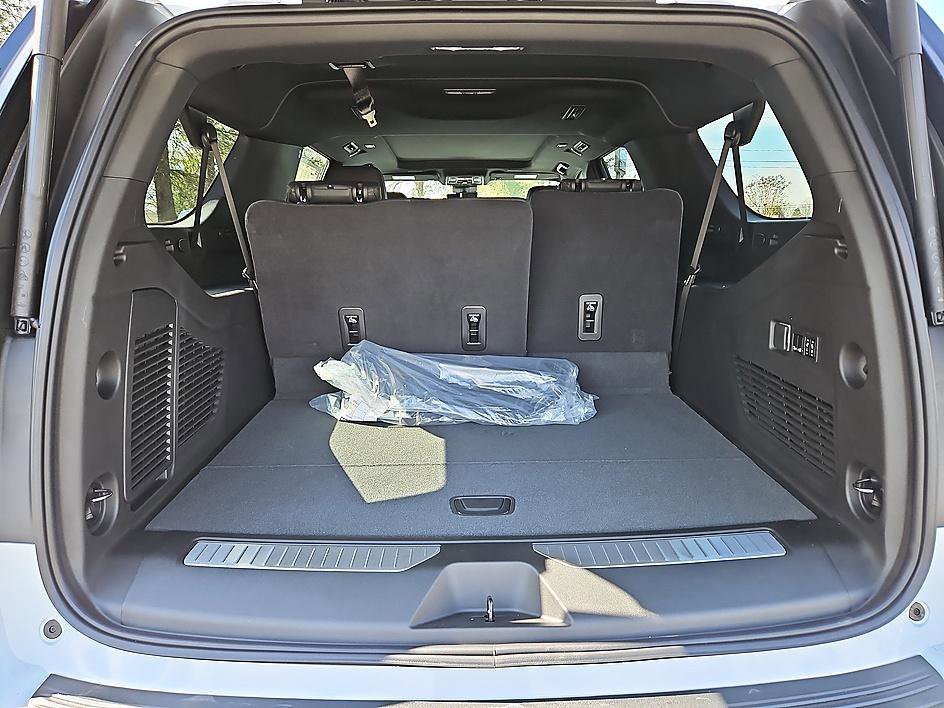 2026 Chevrolet Suburban High Country - Photo 12