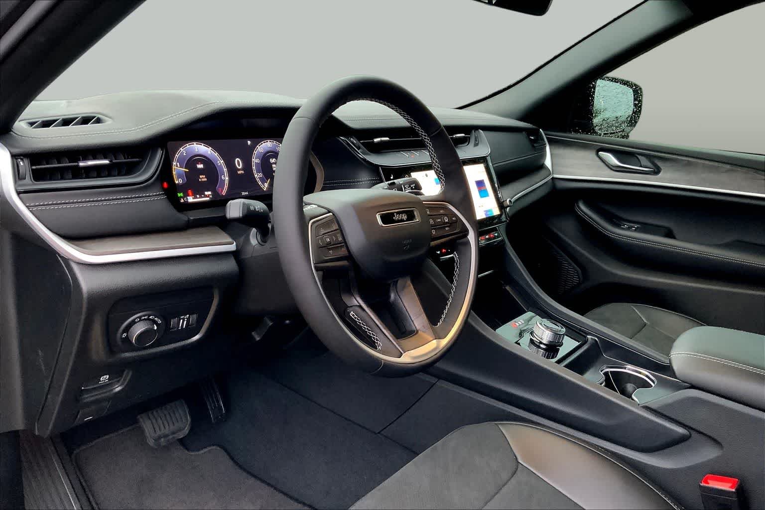 New 2026 Baltic Gray Metallic Clear-Coat Exterior Paint Jeep Laredo Altitude image 8