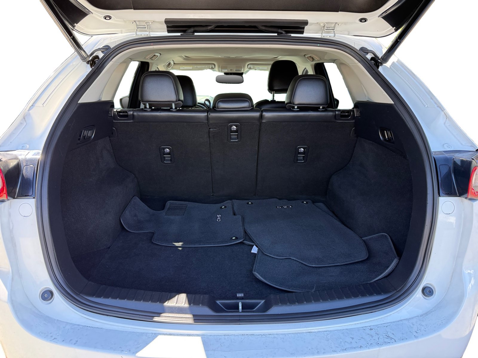 Used 2021 Snowflake White Pearl Mica MAZDA Touring image 17