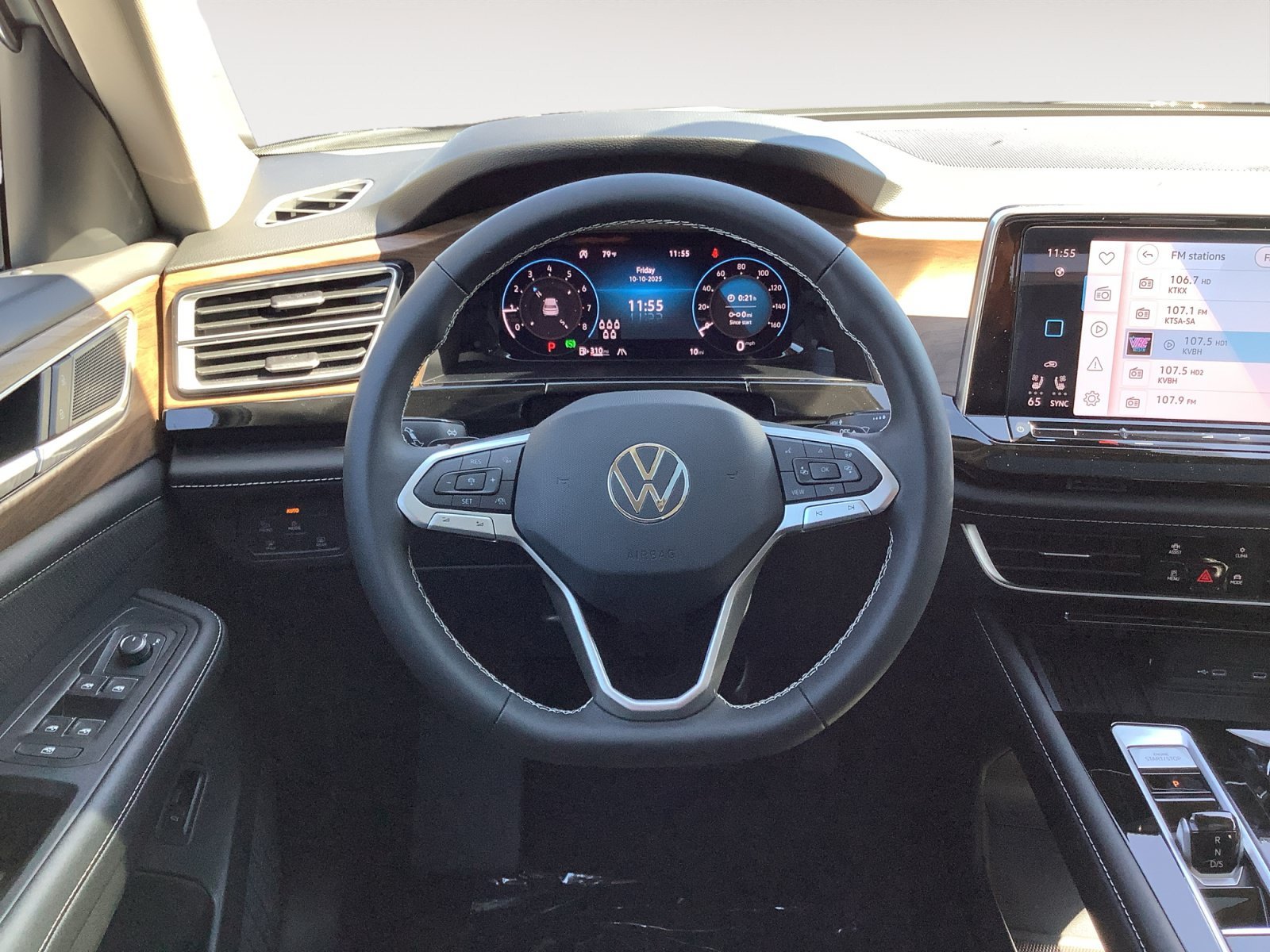 New 2026 Opal White Pearl Volkswagen 2.0T SE w/Technology image 15