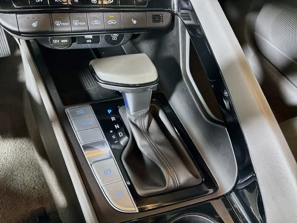Used 2025 Gray Hyundai SEL Convenience image 18