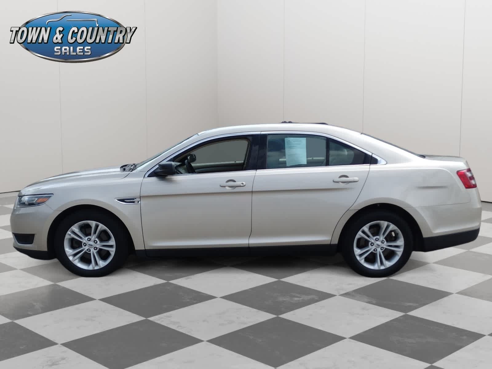 Used 2018 White Gold Metallic Ford SE image 16