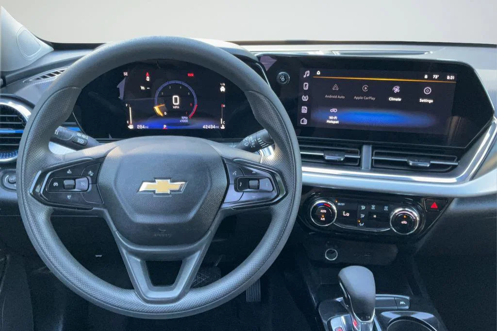 2025 Chevrolet Trax LT - Photo 13