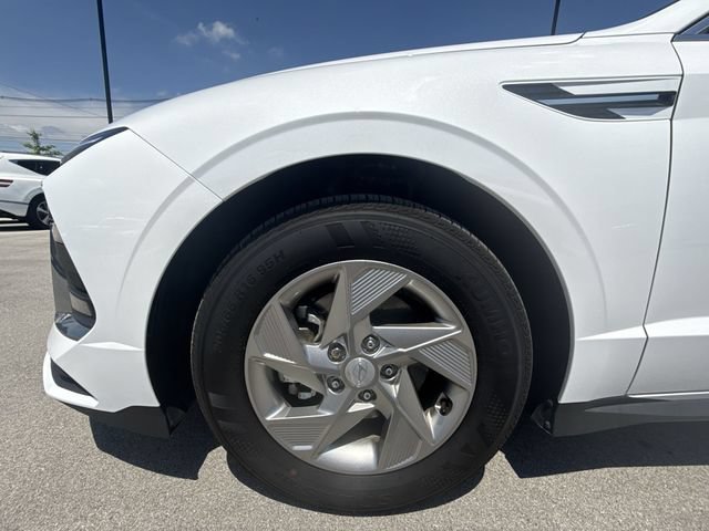 Used 2025 Serenity White Hyundai SE image 10