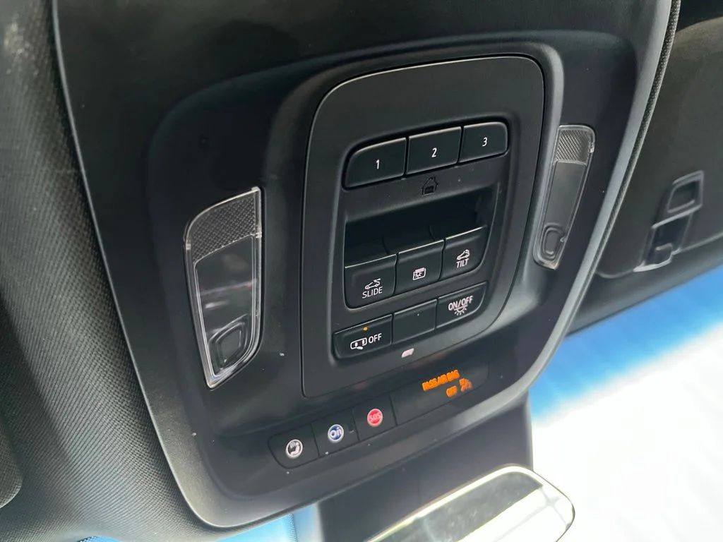 Used 2020 White Cadillac Sport image 17