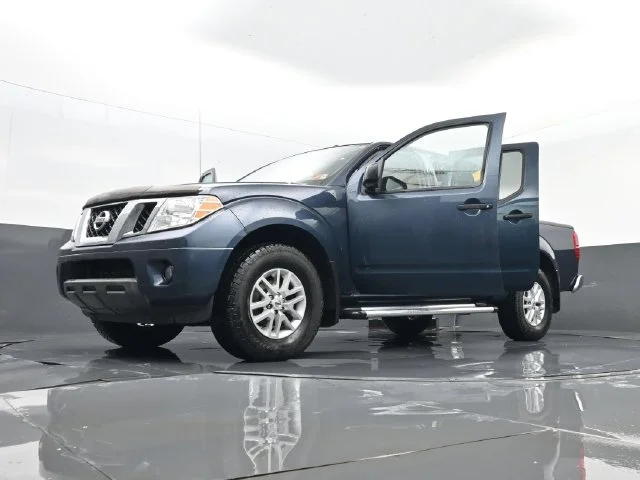Used 2017 Arctic Blue Metallic Nissan SV image 31