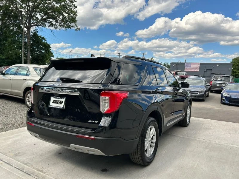 Used 2023 Black Metallic Ford XLT Sport Utility 4D image 31