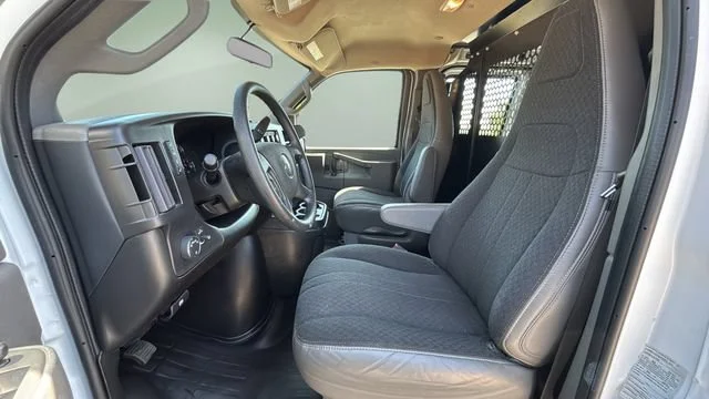 Used 2024 Summit White Chevrolet WT image 18