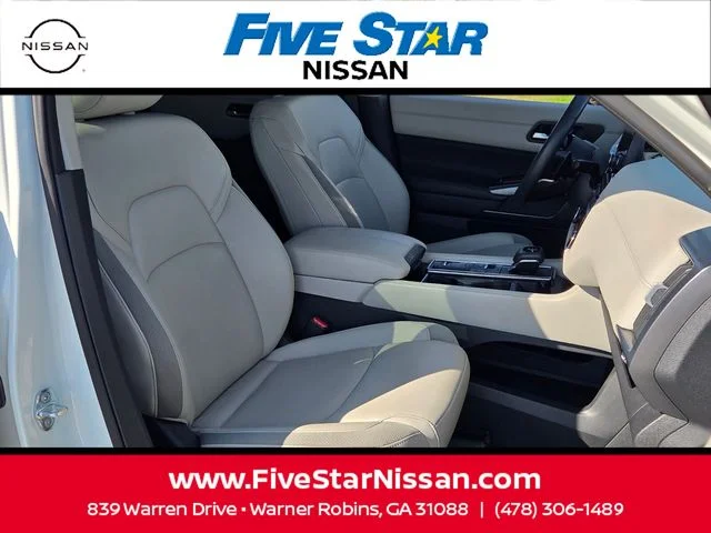 Used 2024 White Nissan SL image 17