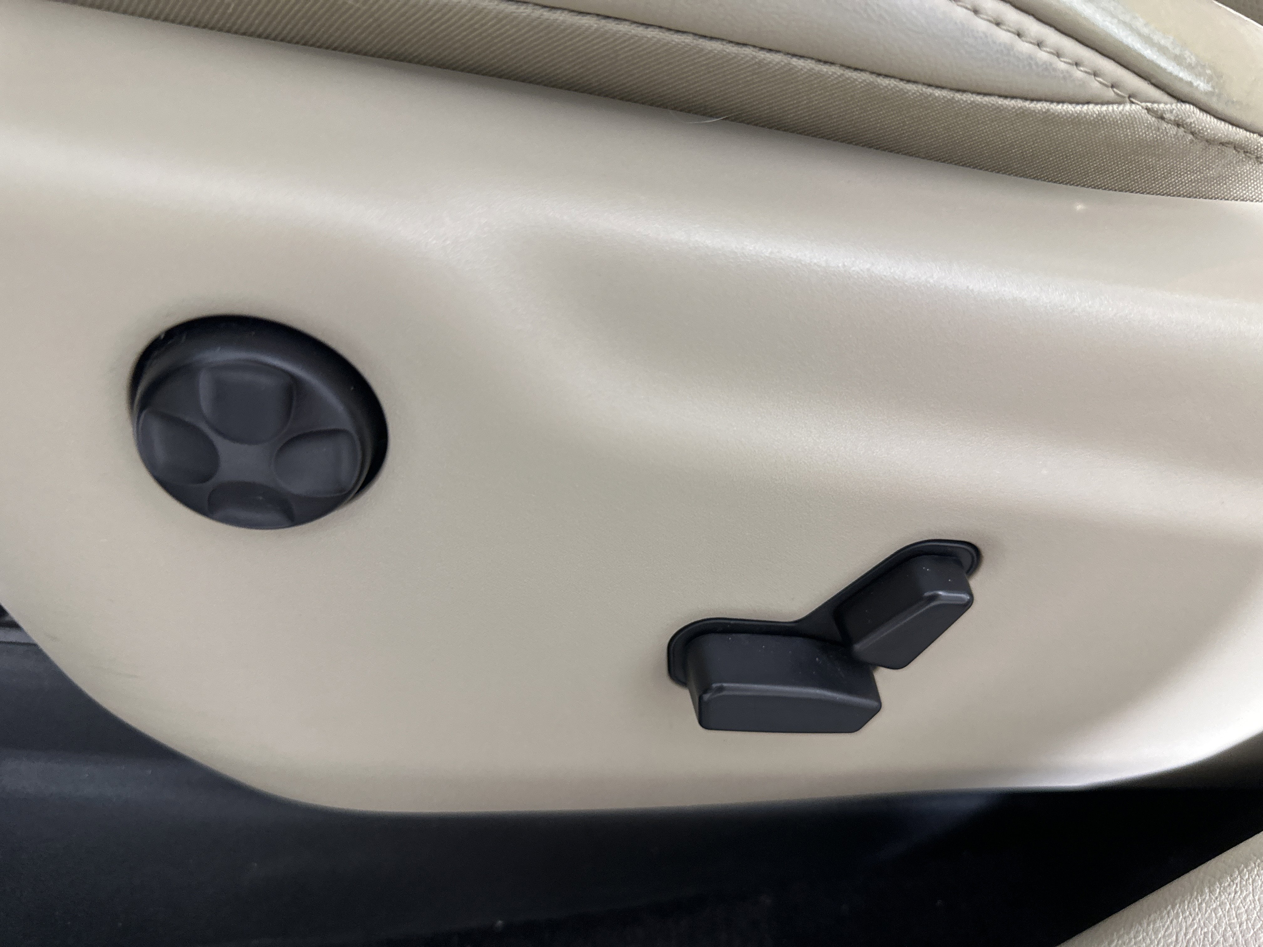Used 2017 Velvet Red Pearlcoat Jeep Limited image 10