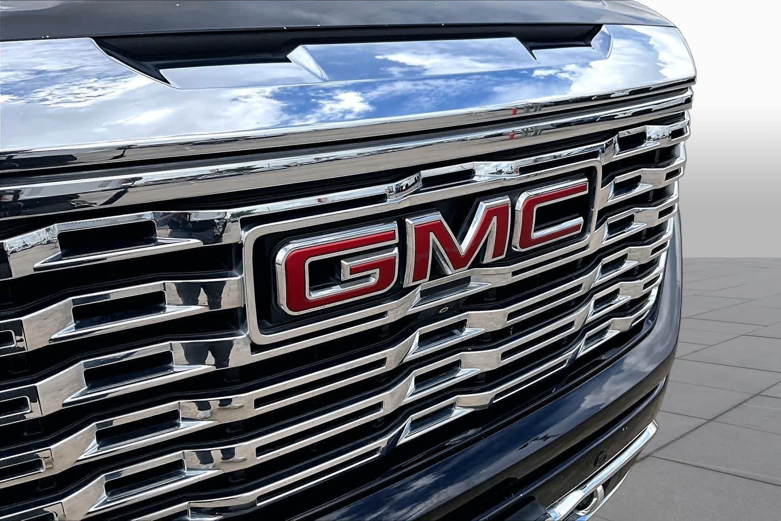 Used 2022 Onyx Black GMC Denali image 30