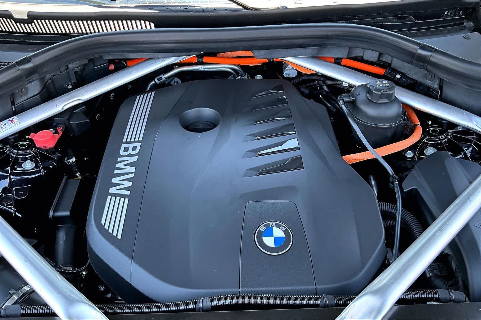 New 2026 Carbon Black Metallic BMW xDrive50e image 16