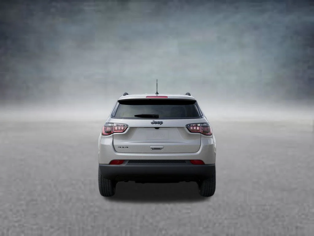 New 2026 Silver Zynith Metallic Clear-Coat Exterior Paint Jeep Latitude image 7