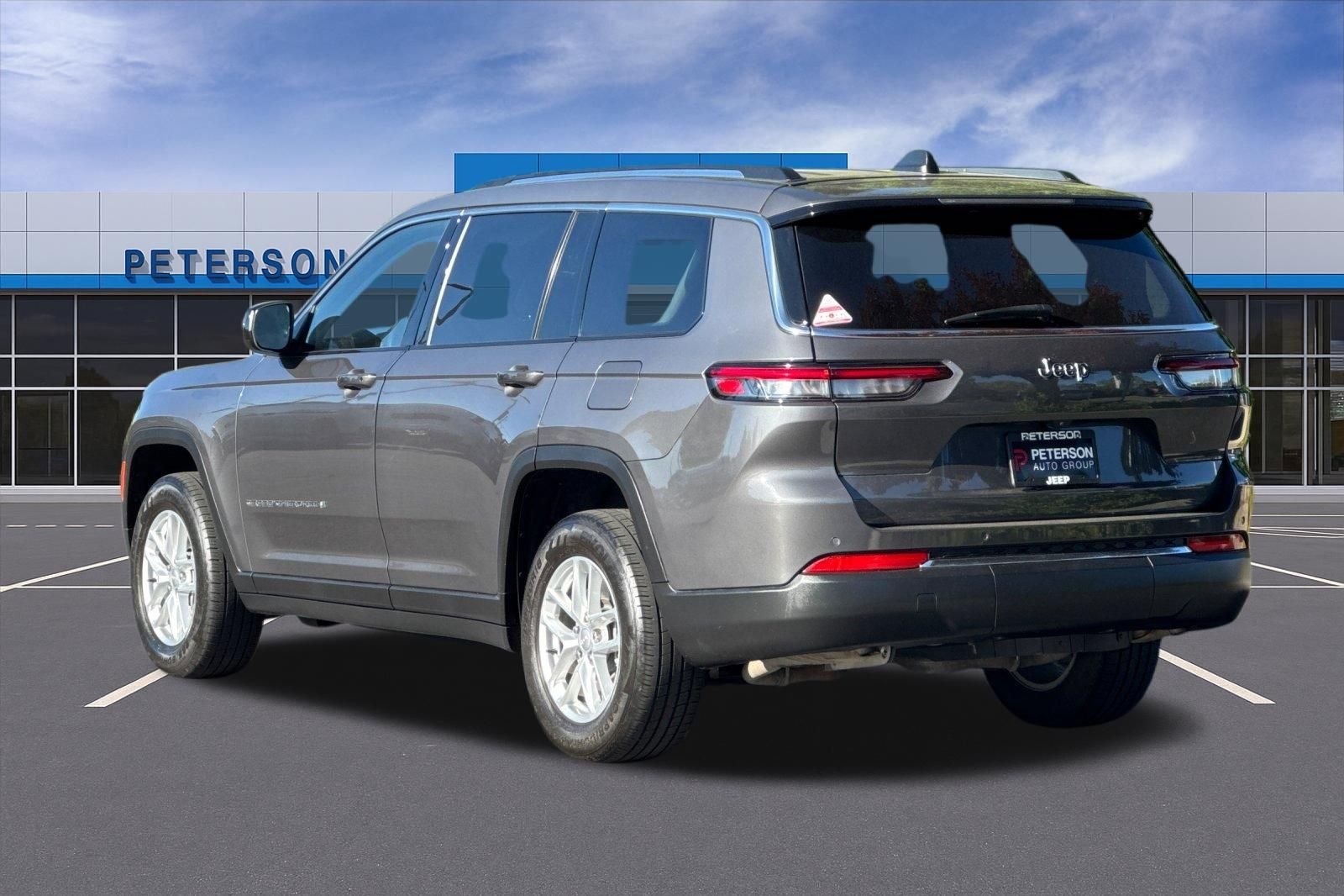 Used 2022 Gray Jeep Laredo image 6