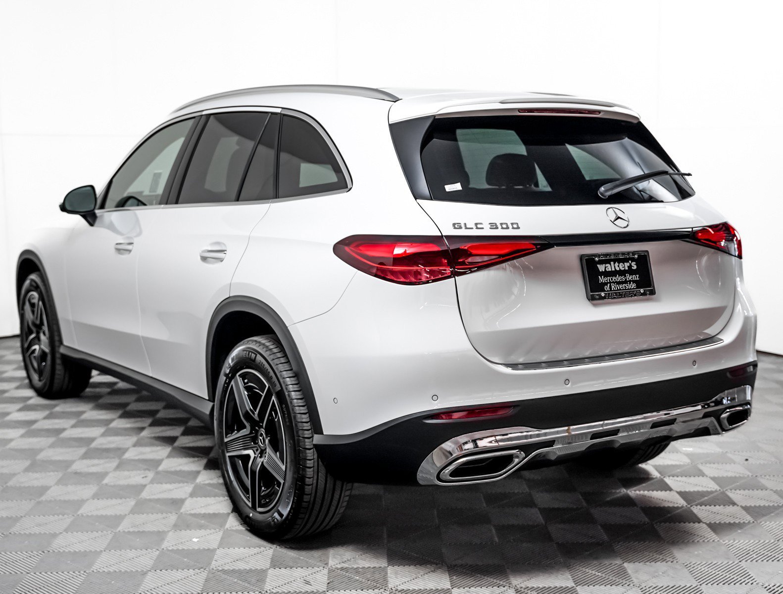 New 2026 Polar White Mercedes-Benz GLC 300 image 2