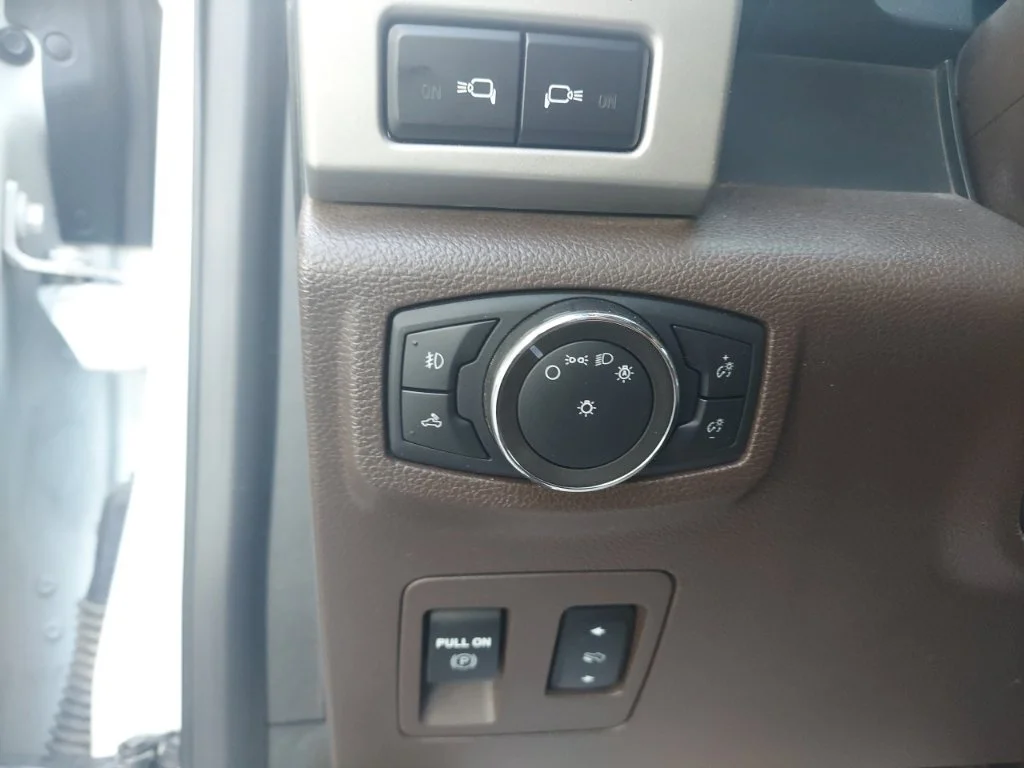 Used 2020 White Ford King Ranch image 21