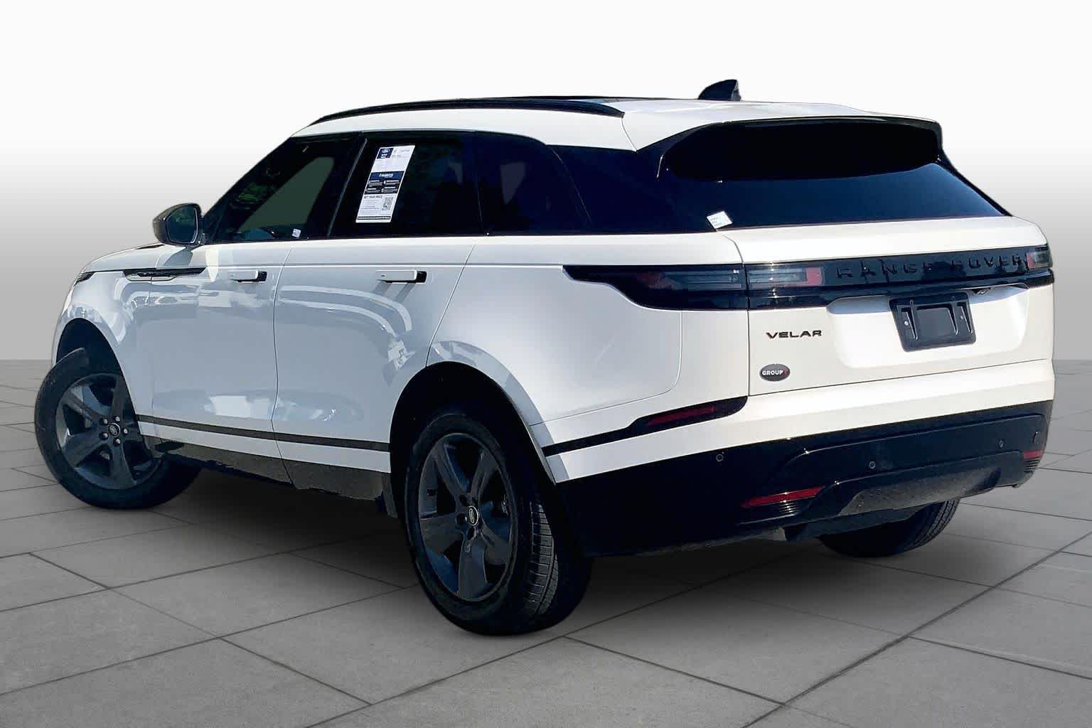 Used 2025 Ostuni Pearl White Land Rover Dynamic SE image 12