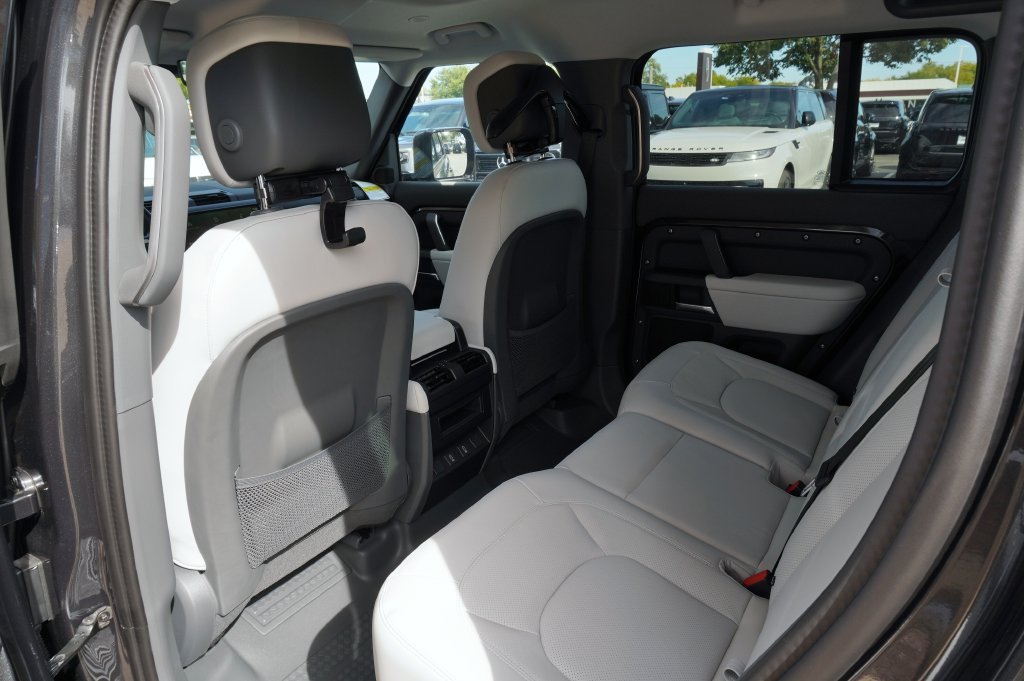 New 2026 Carpathian Grey Land Rover X-Dynamic SE image 28