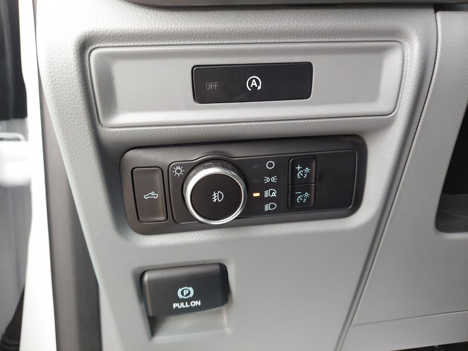 Used 2025 Oxford White Ford XLT image 27