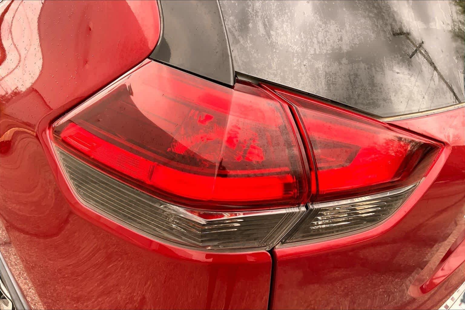 Used 2020 Scarlet Ember Tintcoat Nissan SL image 26
