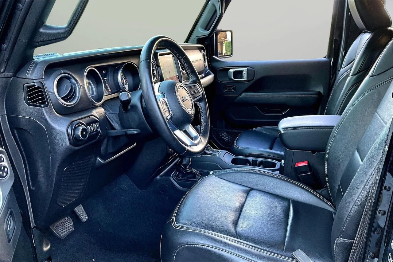 Used 2021 Black Jeep Sahara image 18