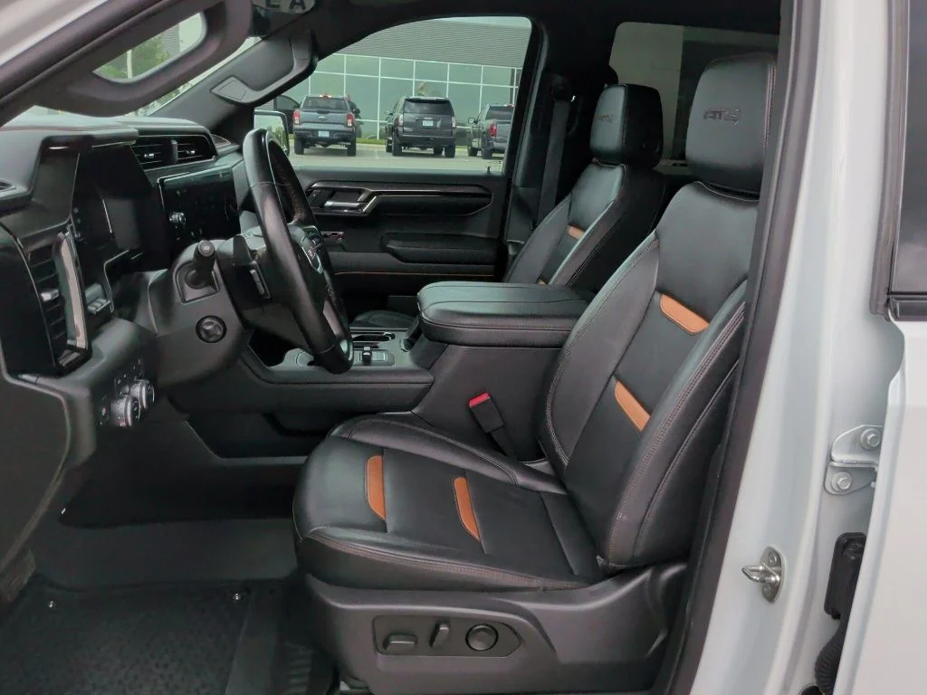 Used 2024 White GMC AT4 image 13