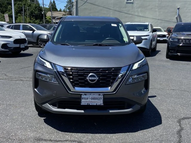 Certified Used 2022 Gun Metallic Nissan SV image 2