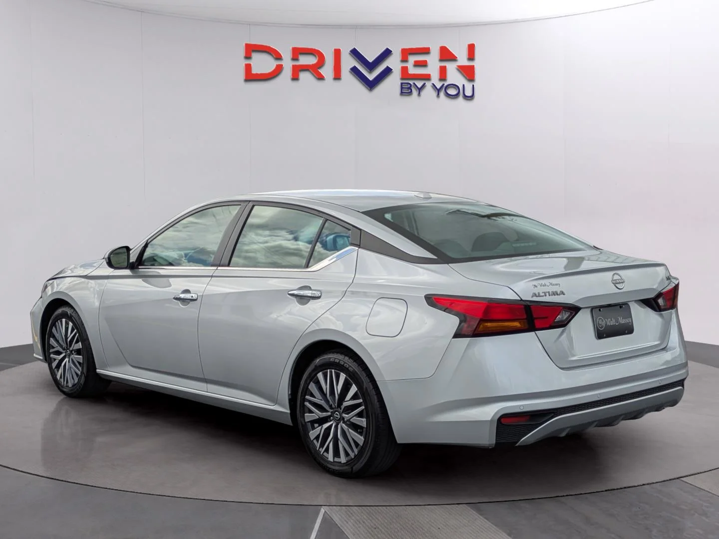Used 2023 Brilliant Silver Metallic Nissan 2.5 SV image 3