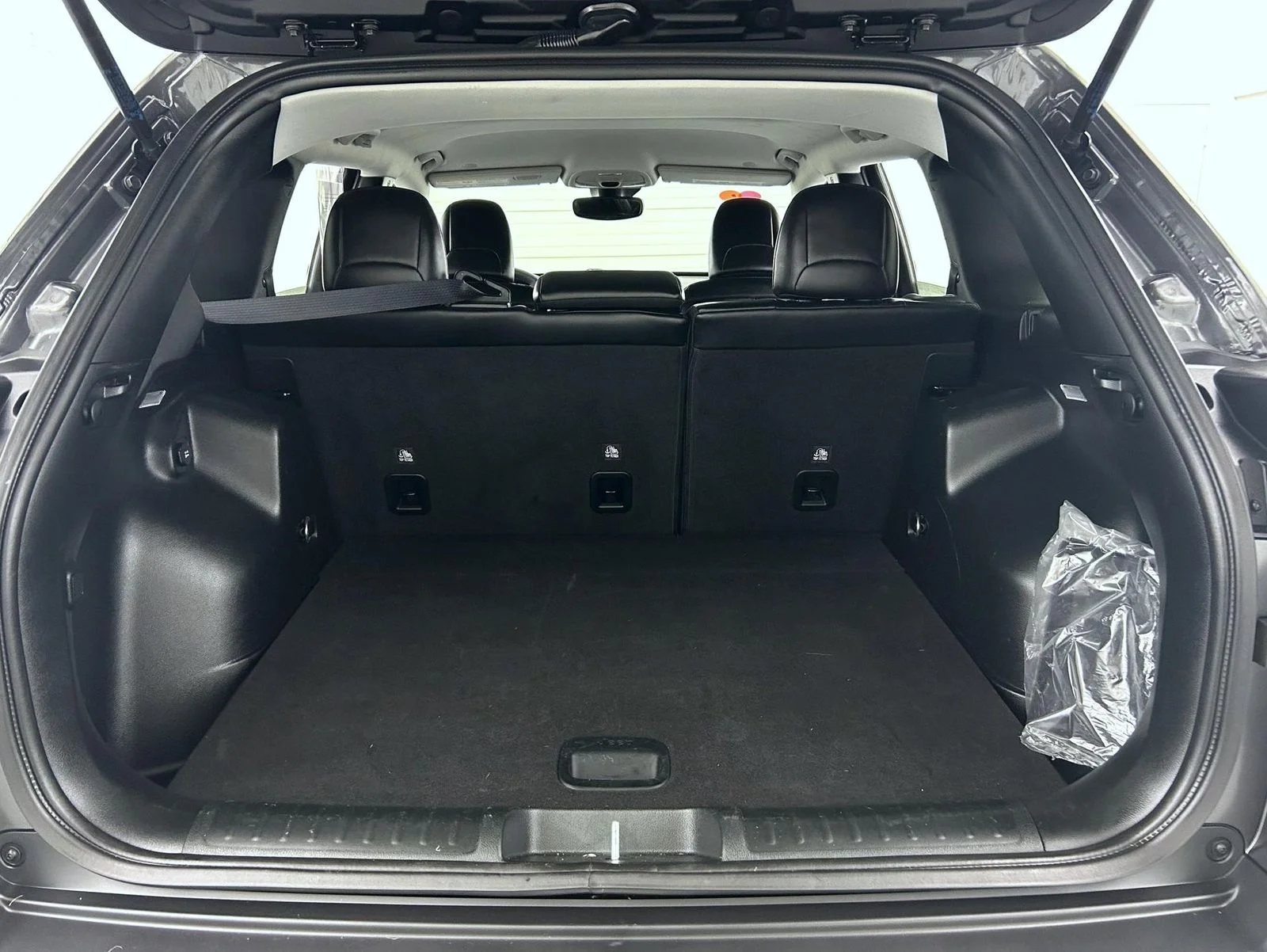 Used 2022 Gray Jeep Latitude Lux image 21