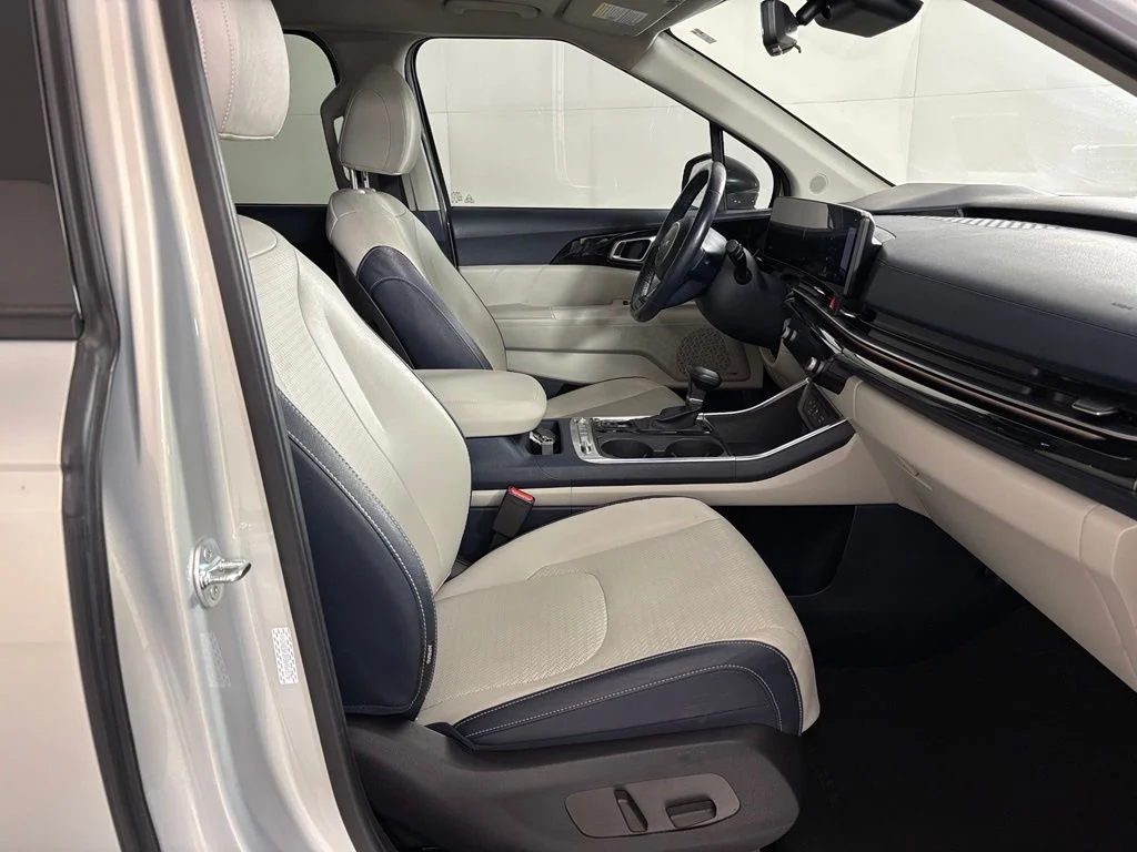 Used 2025 White Kia SX Prestige image 48
