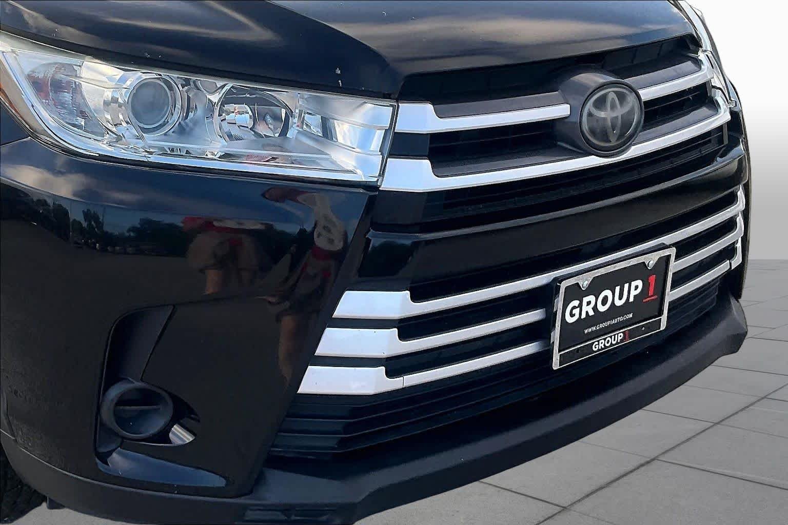 Used 2019 Midnight Black Metallic Toyota LE image 29