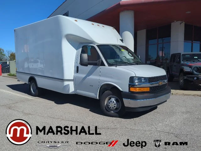 2025 Chevrolet Express Cutaway Base