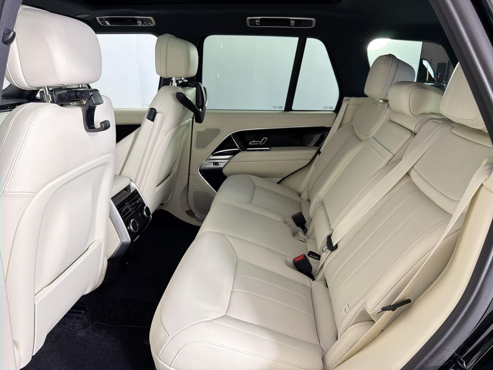 New 2026 Santorini Black Land Rover SE image 27