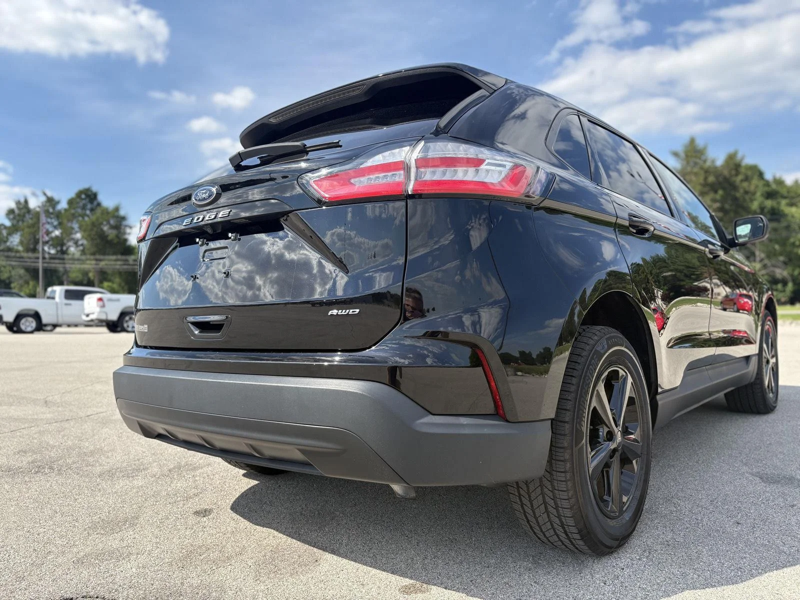 Used 2023 Agate Black Metallic Ford SE image 21