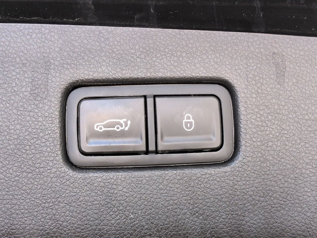 2025 GENESIS GV70 Standard - Photo 17