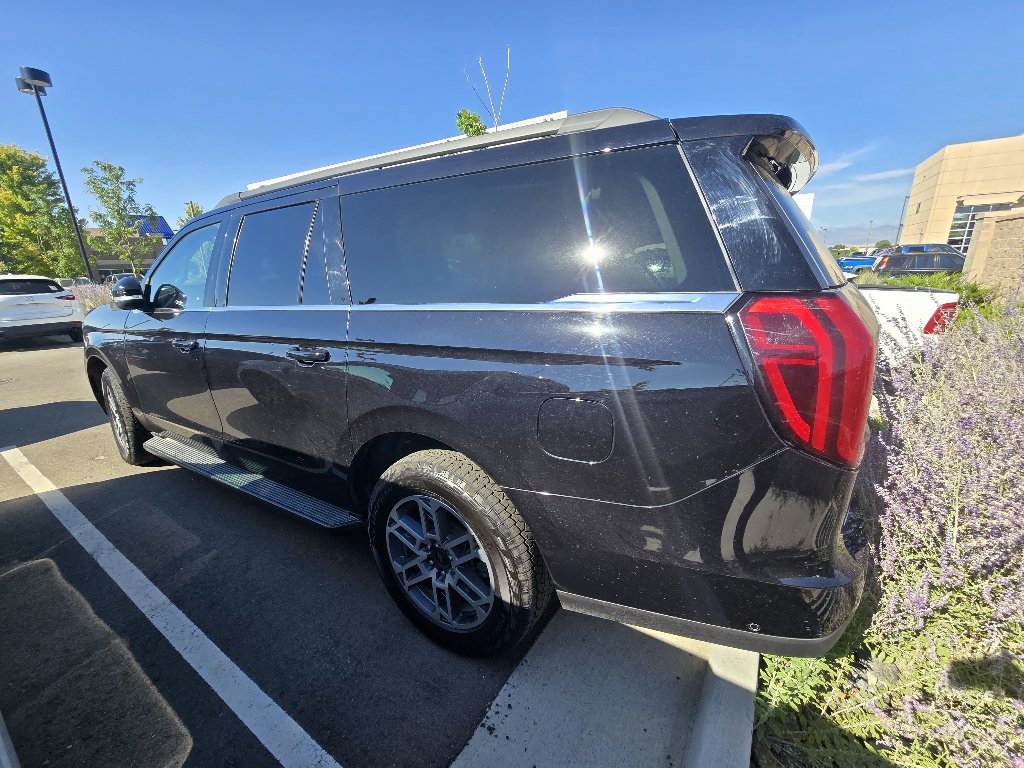 Used 2025 Agate Black Metallic Ford Active image 11